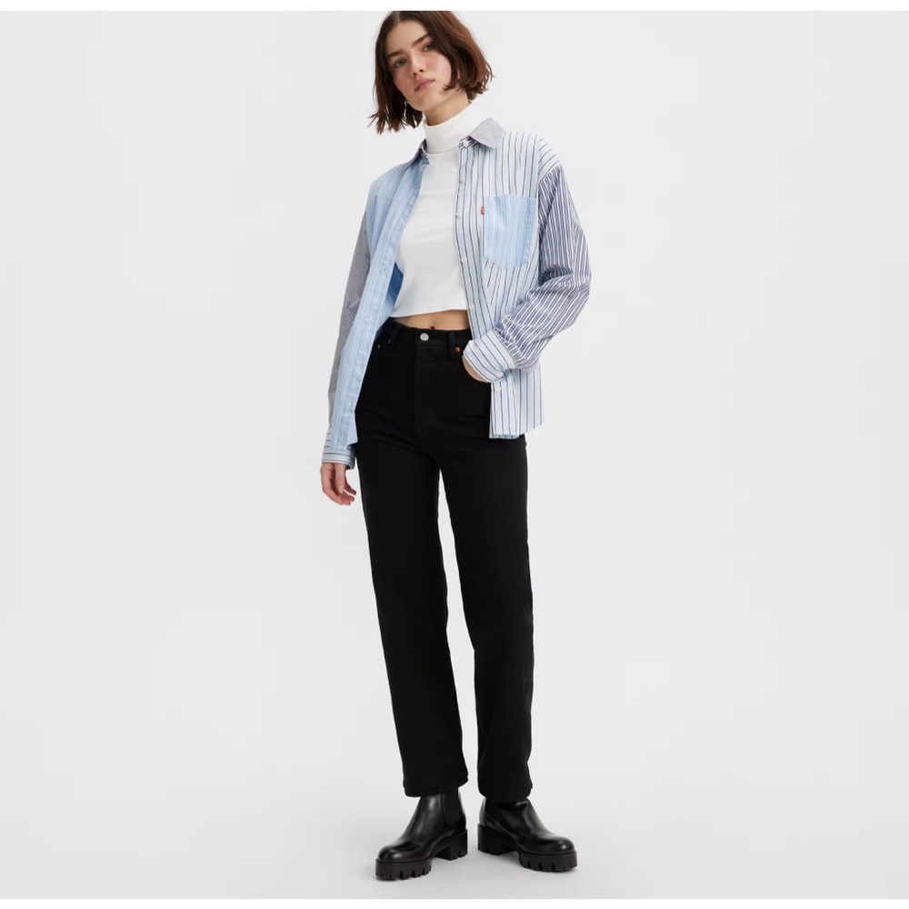 Black Levi’s rib cage jeans